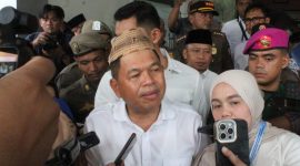 Gubernur Jawa Barat, Dedi Mulyadi, saat menyambangi Balai Kota Depok. (Foto: Siaran Depok/Malik Sihite) 