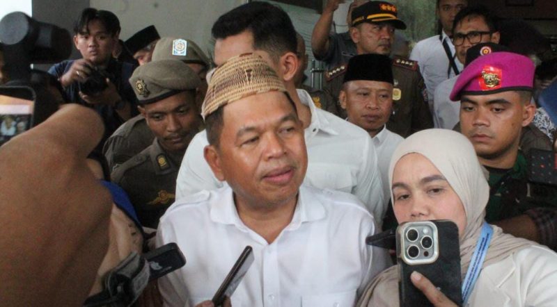 Gubernur Jawa Barat, Dedi Mulyadi, saat menyambangi Balai Kota Depok. (Foto: Siaran Depok/Malik Sihite) 