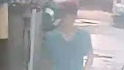 Pelaku pencurian motor di kawasan pemukiman Kemiri Muka, Beji, Kota Depok, terekam CCTV. (Foto: Siaran Depok/Ist) 