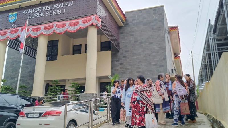 Rombongan UN Women Pakistan saat mengunjungi kantor Kelurahan Duren Seribu, Kecamatan Bojongsari, Kota Depok. (Foto: Siaran Depok/Malik Sihite) 