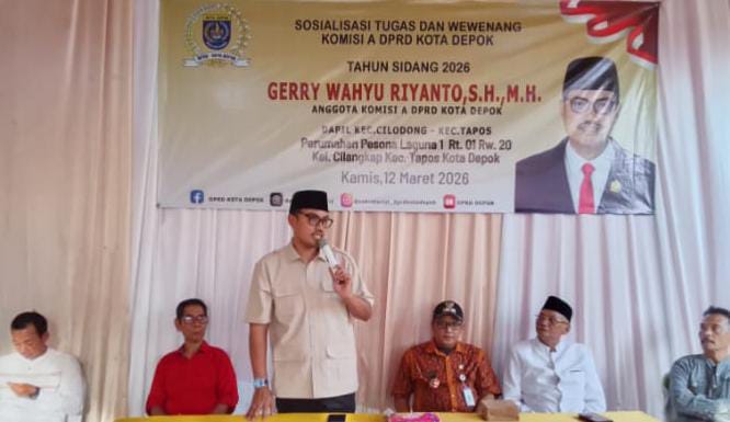 Anggota DPRD Kota Depok, Gerry Wahyu Riyanto dalam kegiatan sosialisasi tugas dan fungsi Komisi A DPRD Kota Depok di Perumahan Pesona Laguna 1, RT 01/RW 20, Kelurahan Cilangkap, Kecamatan Tapos, Jumat (13/3/2026). (Foto: Ist) 