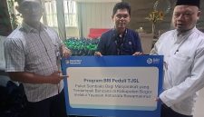 Bank Rakyat Indonesia KC Cibubur menyalurkan bantuan 1000 paket sembako kepada masyarakat terdampak bencana di Kabupaten Bogor (Foto Istimewa)