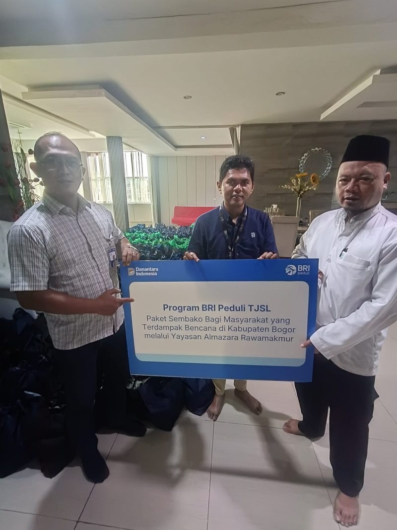 Bank Rakyat Indonesia KC Cibubur menyalurkan bantuan 1000 paket sembako kepada masyarakat terdampak bencana di Kabupaten Bogor (Foto Istimewa)