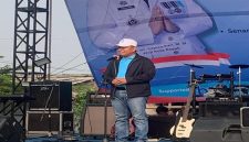 Wali Kota Depok, Supian Suri, ketika membuka event puncak peringatan Hari Koperasi Nasional ke-79 Tingkat Kota Depok di Lapangan Sepak Bola Cipayung, Sabtu (18/7/2026) (Foto: Siaran Depok)