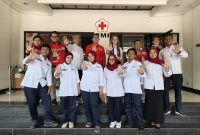 Foto bersama Akademisi Umeå University Swedia dengan Relawan, Staf dan Pengurus PMI Jakarta Utara