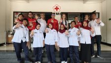 Foto bersama Akademisi Umeå University Swedia dengan Relawan, Staf dan Pengurus PMI Jakarta Utara