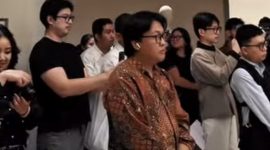 Akademisi dan pengamat kebijakan publik, Achmad Nur Rafi (Tengah, batik cokelat). (Sumber foto: Dokumentasi Narasumber)