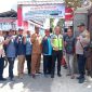 Unsur perangkat Kelurahan Rangkapan Jaya Baru berfoto bersama di depan Jalan Mede akses menuju Jalan Raya Sawangan. (Sumber foto: Jurnal Depok)
