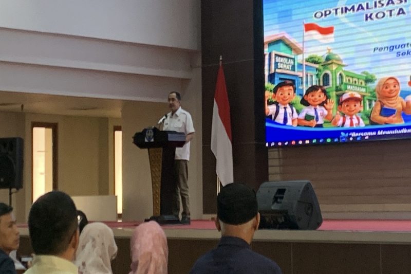 Wakil Wali Kota Depok Chandra Rahmansyah saat membuka Lokakarya Optimalisasi Peran TP UKS/M Kota Depok secara hibrida di Aula Lantai 10 Gedung Dibaleka II, Selasa (28/07/26). (Foto: Siaran Depok)
