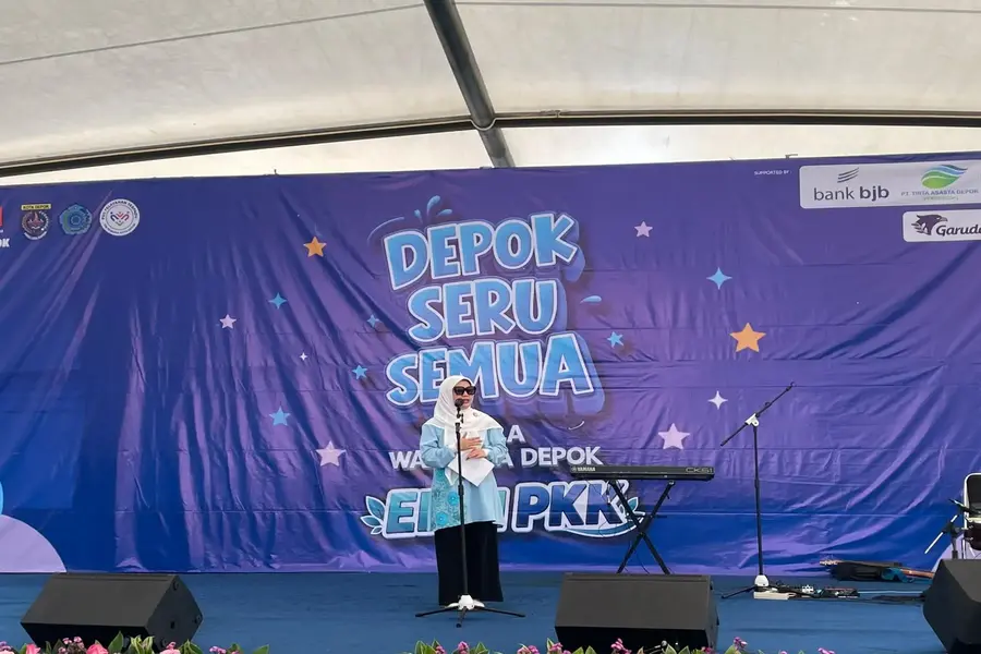 Ketua Tim Penggerak PKK Kota Depok, Siti Barkah Hasanah, atau yang akrab disapa Cing Ikah memberikan sambutan pada acara