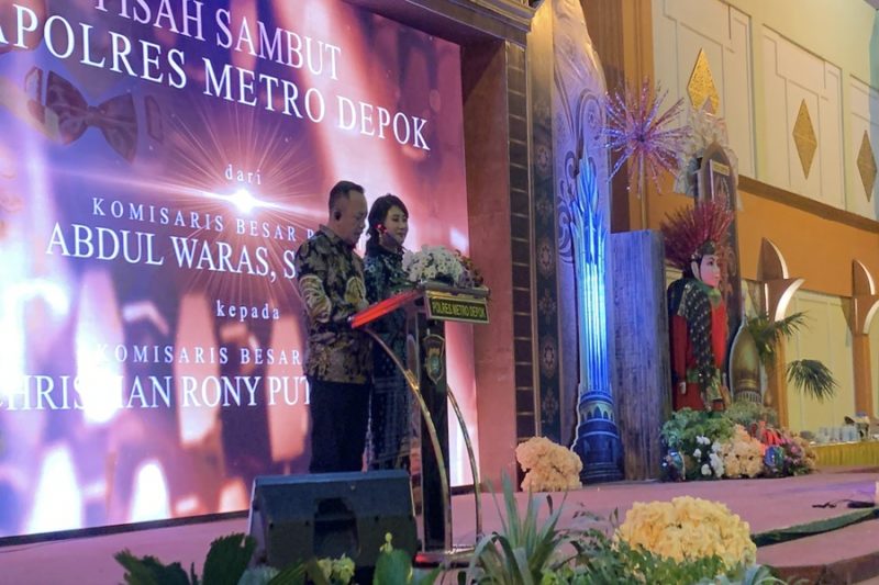 Sambutan Kapolres Metro Depok Kombes Pol Dr. Christian Rony Putra pada acara pisah sambut Kapolres Metro Depok di Hotel Bumi Wiyata, Rabu malam (29/07). (Foto: Siaran Depok)
