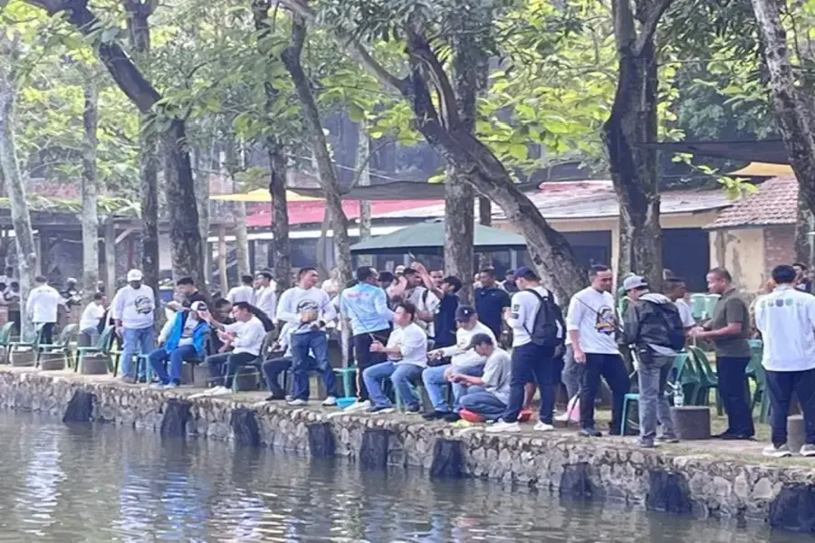 Lomba memancing dalam rangka peringatan Hari Bhakti Adhyaksa ke-66 Tahun 2026 di Rumah Kabeda, Kecamatan Beji, Minggu (19/07/26). (Foto: Diskominfo Depok).