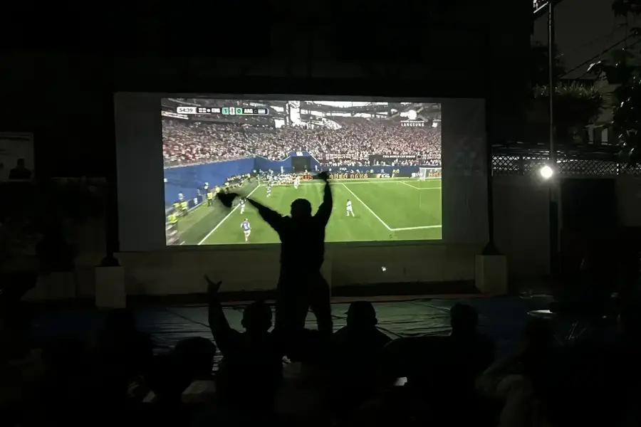 Suasana warga Depok saat nobar Piala Dunia 2026. (Foto: Diskominfo Depok)