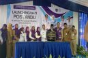 Wali Kota Depok, Supian Suri bersama Ketua TP - Posyandu Kota Depok, Siti Barkah Hasanah saat berfoto bersama usai meresmikan Posyandu 6 SPM Melati Putih dan enam gedung Posyandu lainnya . (Foto: Siaran Depok)