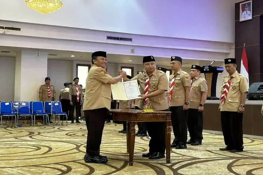 Wali Kota Depok, Supian Suri saat menghadiri pelantikan Pengurus Majelis Pembimbing Cabang (Mabicab), Pengurus Kwartir Cabang (Kwarcab), dan Lembaga Pemeriksa Keuangan Kwarcab Gerakan Pramuka Kota Depok di Balai Kota Depok, Jumat (31/7/2026). (Sumber foto: Diskominfo Depok)