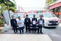 Kelurahan Bojong Pondok Terong, Lurah Boponter Adi Supriadi (akrab disapa Adi Betawi) bersama ketua RW .
Tambah Tiga Ambulans untuk Layani Masyarakat