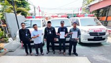 Kelurahan Bojong Pondok Terong, Lurah Boponter Adi Supriadi (akrab disapa Adi Betawi) bersama ketua RW .
Tambah Tiga Ambulans untuk Layani Masyarakat