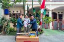 Penyerahan amanah bantuan mesin fogging dari mantan pejabat dinas, yaitu Ibu Aini Widayatti, mantan Kepala Badan Keuangan Daerah (BKD) Kota Depok yang sudah purnabakti beberapa waktu lalu, kepada Ketua Rukun Warga (RW) 009 Kelurahan Sukatani, Kecamatan Tapos, Kota Depok. (Sumber foto: Dokumentasi narasumber) 