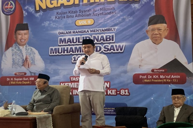 Sambutan dalam acara Ngaji Al-Hikam di Masjid Agung Baitul Kamal disampaikan oleh Wakil Wali Kota Depok, Chandra Rahmansyah, pada Jumat (21/08/26). (Kredit Foto: Siaran Depok/AN Rafi)