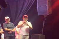 Di sela-sela konser malam puncak perayaan HUT ke-81 RI tingkat Kota Depok, Wakil Wali Kota Chandra Rahmansyah mengimbau warga yang hadir untuk menyelipkan doa bagi saudara se-tanah air yang tengah tertimpa musibah. (Sumber foto: Siaran Depok/AN Rafi)