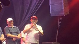 Di sela-sela konser malam puncak perayaan HUT ke-81 RI tingkat Kota Depok, Wakil Wali Kota Chandra Rahmansyah mengimbau warga yang hadir untuk menyelipkan doa bagi saudara se-tanah air yang tengah tertimpa musibah. (Sumber foto: Siaran Depok/AN Rafi)
