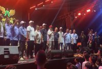 Wakil Wali Kota (Wawalkot) Depok, Chandra Rahmansyah, didampingi unsur Forkopimda saat menyampaikan sambutan pada konser malam puncak perayaan HUT ke-81 Republik Indonesia tingkat Kota Depok di Lapangan Kelurahan Bedahan, Kecamatan Sawangan, Sabtu (22/08/26) malam. (Sumber foto: Siaran Depok/AN Rafi)