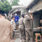 Kasatpol pp, Dede Hidayat sedang pendamping saat pembokaran warung klontong di Pasir Putih, Sawangan.