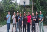 Perwakilan warga  Perumahan Komplek Kopassus Pelita 1 , Kelurahan Sukatani, Kecamatan Tapos - Kota Depok bertemu dengan KASI Pengolahan Sampah dari Dinas DLHK Kota Depok di Taman RW 012 Perumahan Komplek Purnawirawan Kopassus Pelita 1. (Sumber foto: Dokumentasi narasumber)