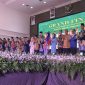 Wali Kota Depok, Supian Suri dan Ketua TP-PKK Kota Depok, Siti Barkah Hasanah, yang biasa dipanggil Cing Ikah berfoto bersama Abang-Mpok Pinilih Depok 2026, Sabtu (08/08/26). (Foto: Siaran Depok/AN Rafi)