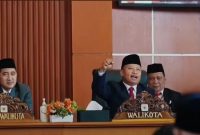 Wali Kota Depok, Supian Suri merespons pidato Presiden RI Prabowo Subianto pada peringatan HUT ke-81 Kemerdekaan RI Tahun 2026 di Ruang Sidang Paripurna DPRD Kota Depok. (Sumber foto: Siaran Depok/AN Rafi)