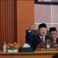 Wali Kota Depok, Supian Suri merespons pidato Presiden RI Prabowo Subianto pada peringatan HUT ke-81 Kemerdekaan RI Tahun 2026 di Ruang Sidang Paripurna DPRD Kota Depok. (Sumber foto: Siaran Depok/AN Rafi)