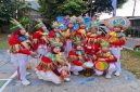 Ibu-ibu yang tergabung di Sasana Bulan RW 07 Kampung Ciherang Kelurahan Sukatani Tapos menggelar Karnaval Kemerdekaan dengan tema Go Green. (Sumber foto: Dokumentasi Narasumber)
