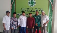 Pengurus MUI Kota Depok, KH. Abdul Mujib menerima audiensi Persaudaraan Alumni dan Aliansi Ormas se-Kota Depok atau PERSADA 212. (Sumber foto: Dokumentasi Narasumber)
