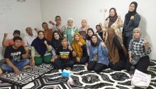 Sejumlah orang tua mahasiswa saat mendatangi Sekretariat SIGAP Jakarta di Sekretariat SBSI'92, Jakarta Timur. (Sumber foto: Istimewa)