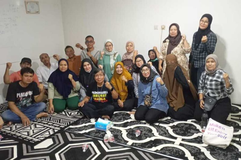 Sejumlah orang tua mahasiswa saat mendatangi Sekretariat SIGAP Jakarta di Sekretariat SBSI'92, Jakarta Timur. (Sumber foto: Istimewa)