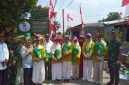 Wakil Wali Kota Depok, Chandra Rahmansyah berfoto bersama peserta Kampung Pancasila di Kelurahan Depok Jaya. (Sumber foto: Siaran Depok/AN Rafi)
