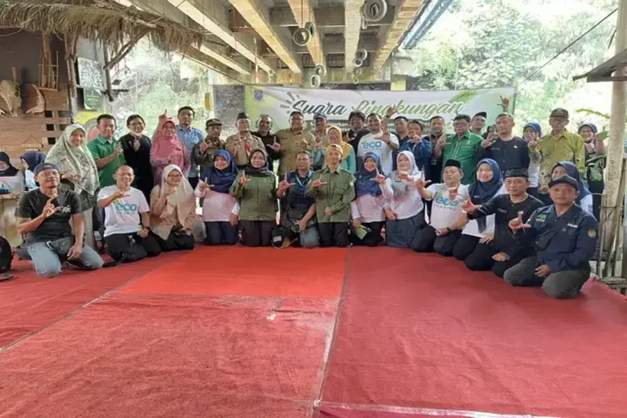 Komunitas dan stakeholder lingkungan hadir pada Forum Dialog Kolaboratif 'Suara Lingkungan' di Dermaga Komunitas Ciliwung, Grand Depok City, Kamis (06/08/26). (Sumber foto: Diskominfo Depok).
