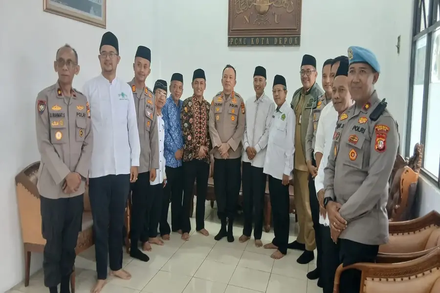 Momen hangat ketika PCNU Kota Depok menerima kunjungan dari Kapolres Metro Depok Kombes Pol. Christian Rony Putra dalam menjalin sinergitas di Kota Depok. (Sumber foto: Dokumentasi PCNU Depok)
