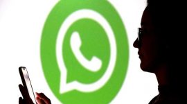 Ilustrasi aplikasi WhatsApp. (Sumber foto: REUTERS/Dado Ruvic/Illustration/File Photo)