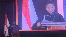 Wali Kota Depok, Supian Suri memberikan sambutan pada acara pelantikan DPC PAPPRI Kota Depok di Hotel Bumi Wiyata, Senin (03/08/26). (Sumber foto: Siaran Depok/ AN Rafi).
