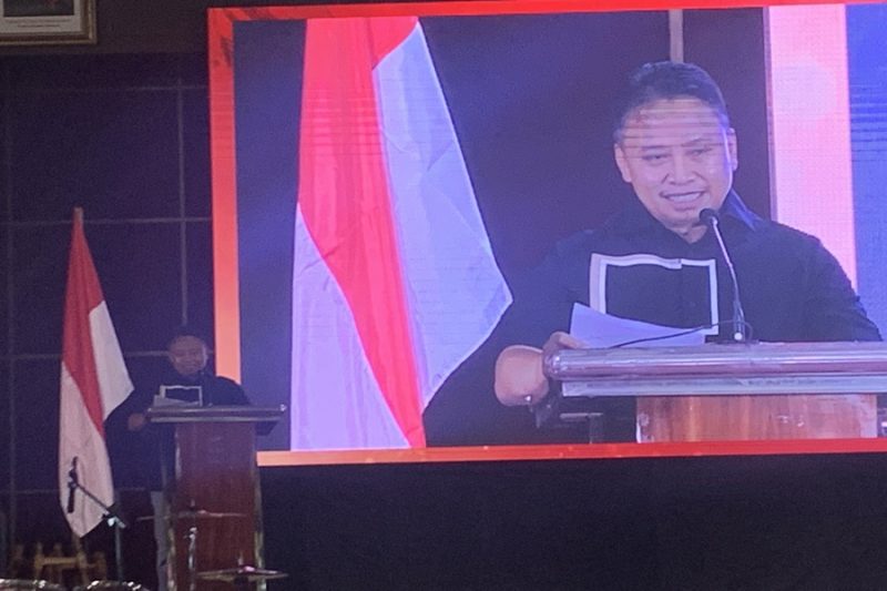 Wali Kota Depok, Supian Suri memberikan sambutan pada acara pelantikan DPC PAPPRI Kota Depok di Hotel Bumi Wiyata, Senin (03/08/26). (Sumber foto: Siaran Depok/ AN Rafi).
