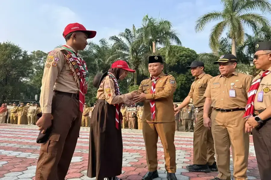 136 Anggota Pramuka Depok dilepas oleh Wali Kota Depok, Supian Suri, untuk mengikuti Jamnas XII. (Sumber foto: Diskominfo Depok)