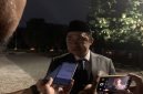 Wakil Wali Kota Depok, Chandra Rahmansyah, menghadiri Apel Kehormatan dan Renungan Suci memperingati HUT ke-81 RI di Taman Makam Pahlawan (TMP) Kalimulya pada Senin (17/08/2026). (Sumber foto: Diskominfo Depok)