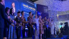 Wakil Wali Kota Chandra Rahmansyah (tengah) saat Grand Launching Sekolah Dian Mandiri di Depok Town Square, Sabtu (08/08/26). (Sumber foto: Siaran Depok/AN Rafi)