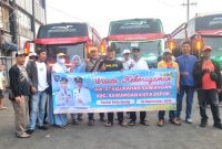 Lurah Sawangan, Fahrudin Ahmad Ali saat melepas peserta wisata keberagaman. (Sumber foto: Dokumentasi Kelurahan Sawangan)