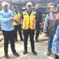 Kepala DPUPR Kota Depok, Yodi Joko Bintoro bersama jajaran DPUPR saat meninjau lokasi Jalan Raya Cinere. (Sumber foto: Dokumentasi Dinas PUPR)