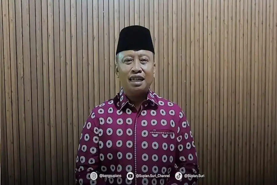 Wali Kota Depok, Supian Suri saat menginformasikan PJJ bagi siswa/i dan kebijakan bekerja bagi ASN Pemkot Depok (Sumber foto: Tangkapan layar akun instagram Wali Kota Depok, Supian Suri, @bangsupians)