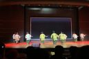 Penampilan tarian Radap Rahayu asal Kalimantan Selatan yang dibawakan oleh sembilan penari lintas usia pada perayaan Hari Ulang Tahun (HUT) ke-4 Komunitas Bakul Budaya Nusantara di Auditorium Soe Hok Gie, Fakultas Ilmu Pengetahuan Budaya Universitas Indonesia (FIB UI), pada Minggu (13/9/2026). (Foto: Siaran Depok/AN Rafi)