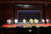 Penampilan tarian Radap Rahayu asal Kalimantan Selatan yang dibawakan oleh sembilan penari lintas usia pada perayaan Hari Ulang Tahun (HUT) ke-4 Komunitas Bakul Budaya Nusantara di Auditorium Soe Hok Gie, Fakultas Ilmu Pengetahuan Budaya Universitas Indonesia (FIB UI), pada Minggu (13/9/2026). (Foto: Siaran Depok/AN Rafi)