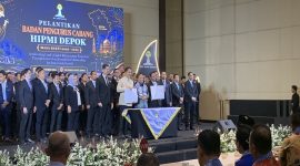 Wali Kota Depok, Supian Suri (tengah), menghadiri prosesi penandatanganan berita acara pelantikan Badan Pengurus Cabang (BPC) HIPMI Kota Depok. (Foto: Siaran Depok/AN Rafi)